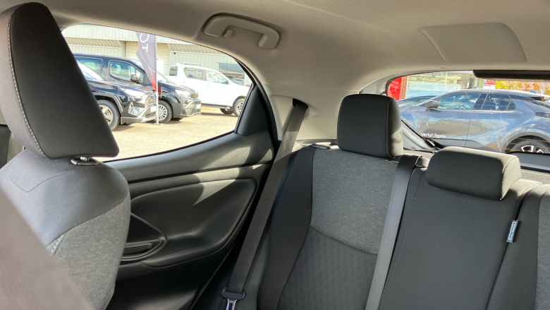 Toyota Yaris 1.5 Hybrid Design 5dr CVT Hybrid Hatchback